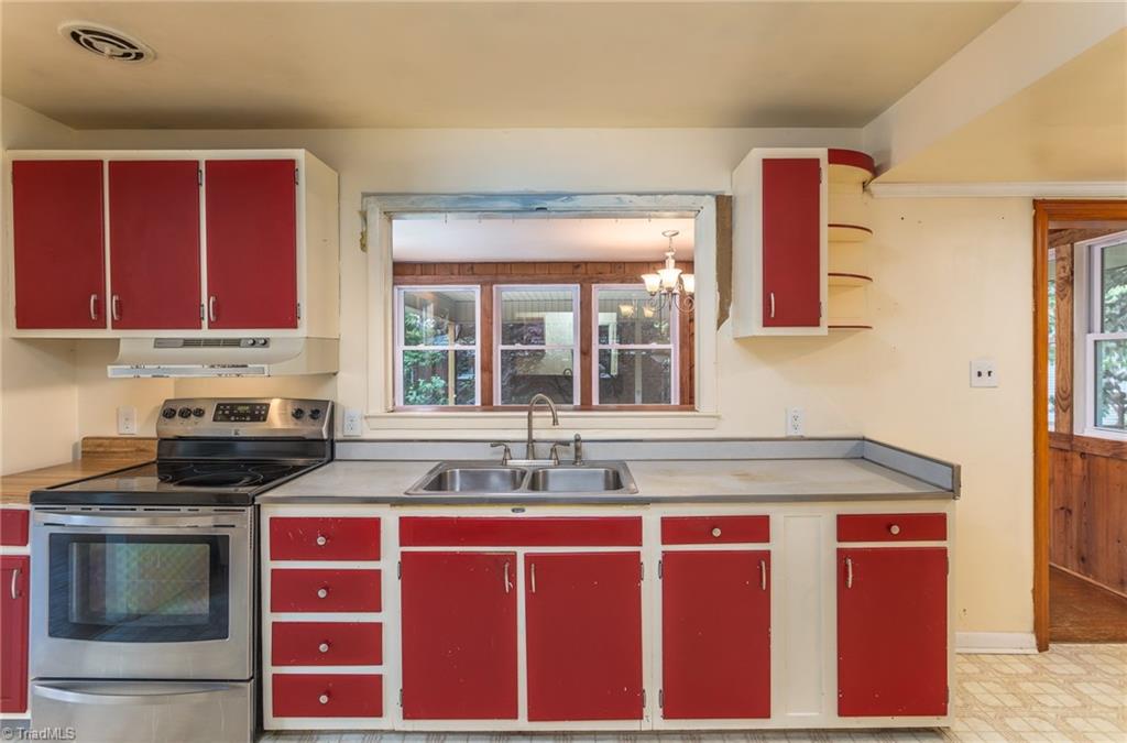 308 Melbourne Road Greensboro, NC 27405 - Photo 8 of 22 Kitchen