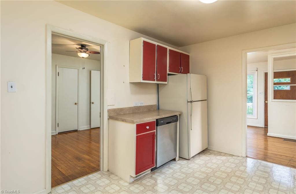 308 Melbourne Road Greensboro, NC 27405 - Photo 9 of 22 Kitchen