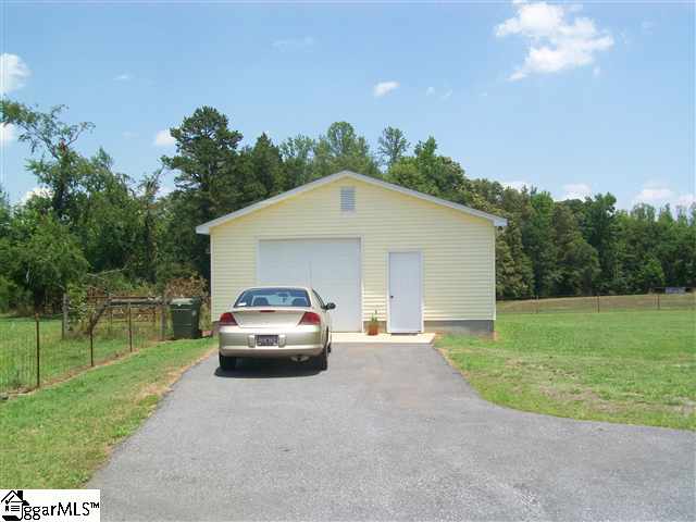 480 Bill Pearson Road Woodruff, SC 29388 - Photo 4 of 23