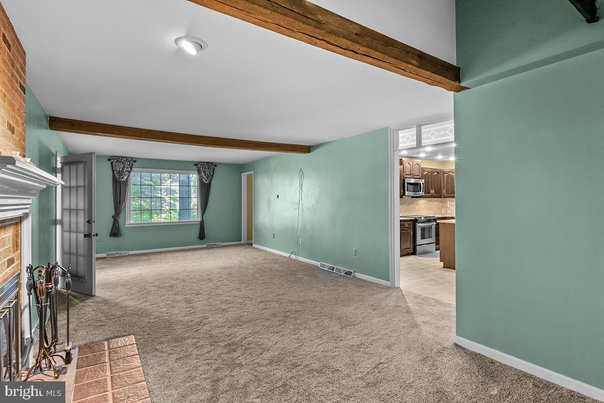 310 4th Street Reading, PA 19607 - Photo 22 of 44 a view of livingroom with window