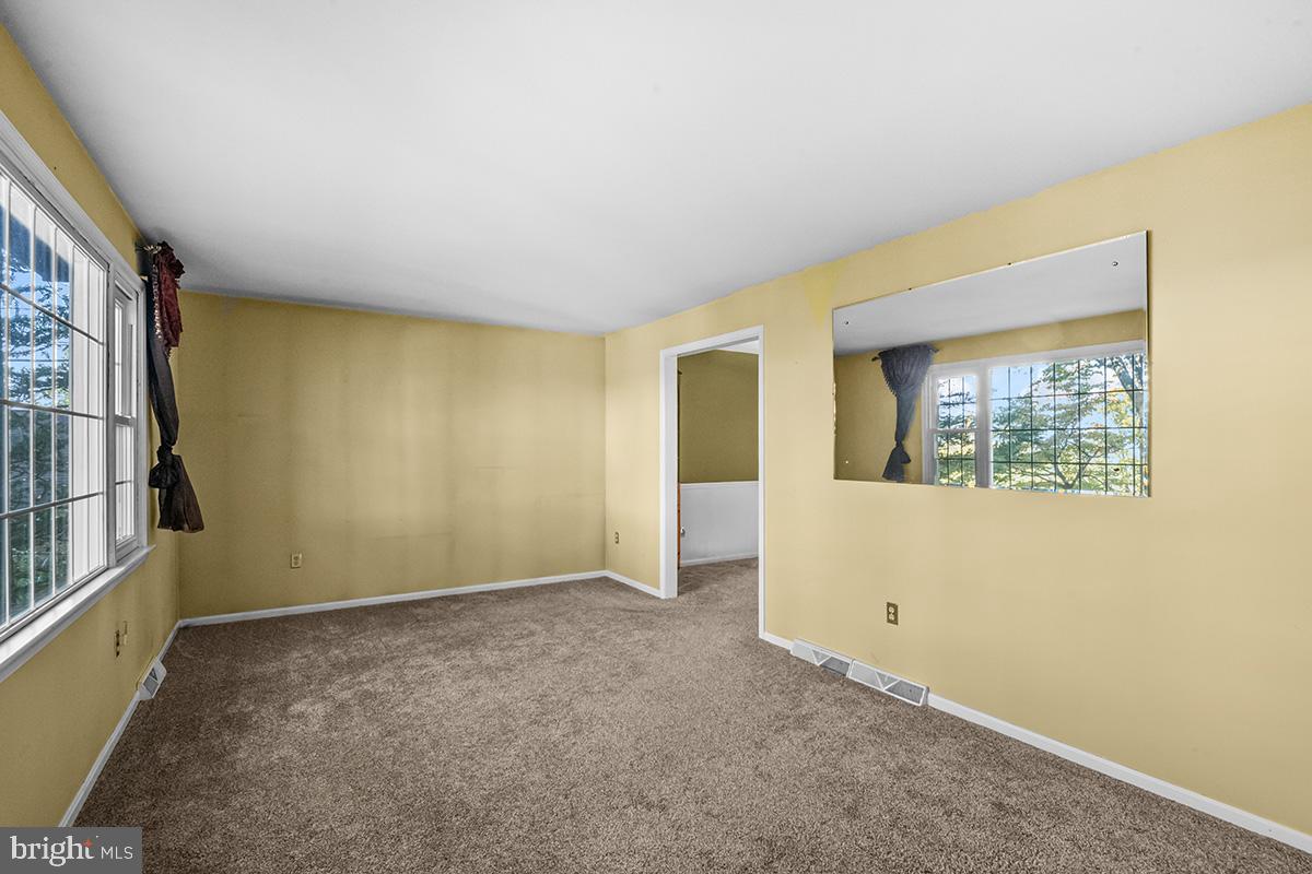 310 4th Street Reading, PA 19607 - Photo 8 of 44 an empty room with windows