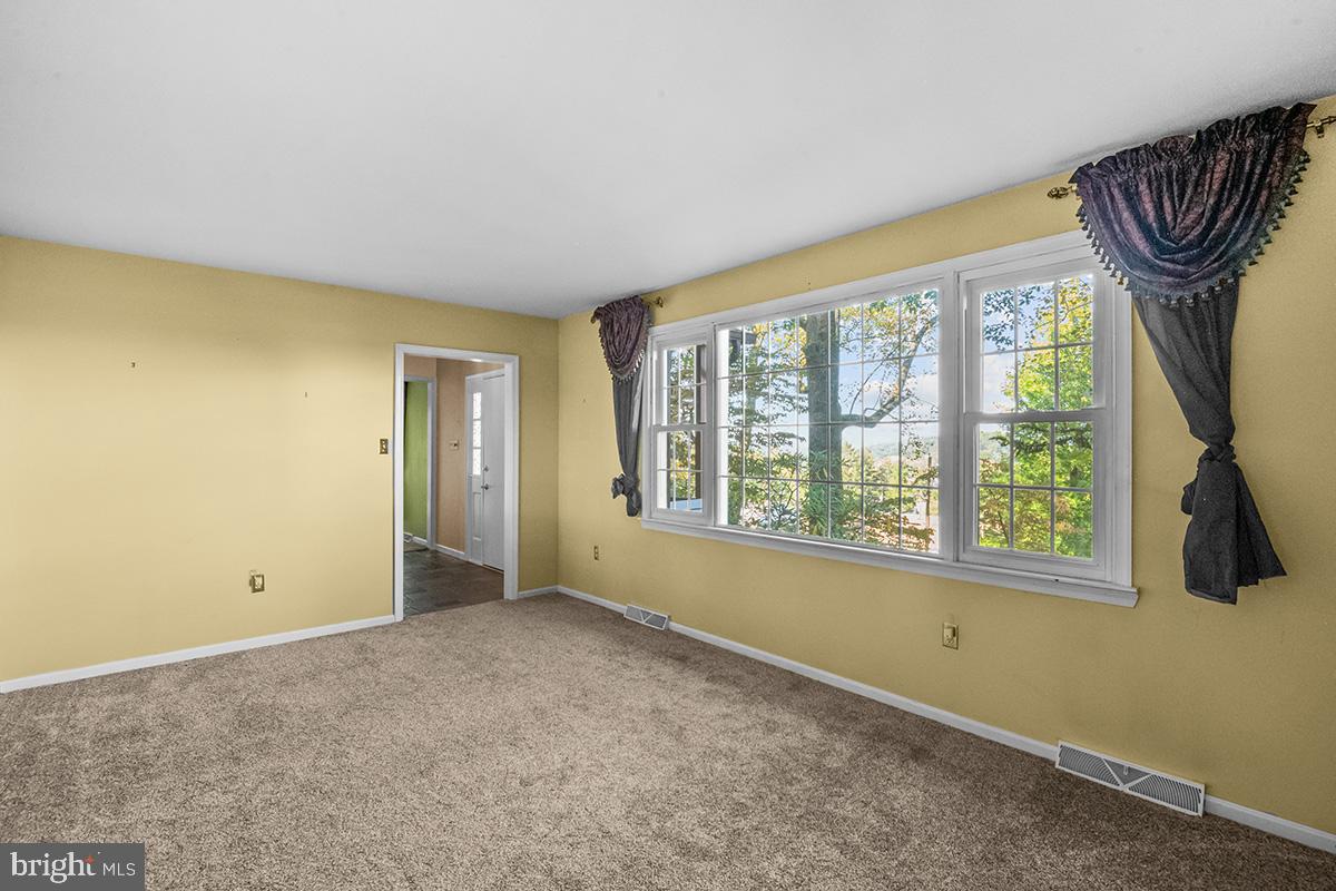 310 4th Street Reading, PA 19607 - Photo 9 of 44 a view of an empty room and a window