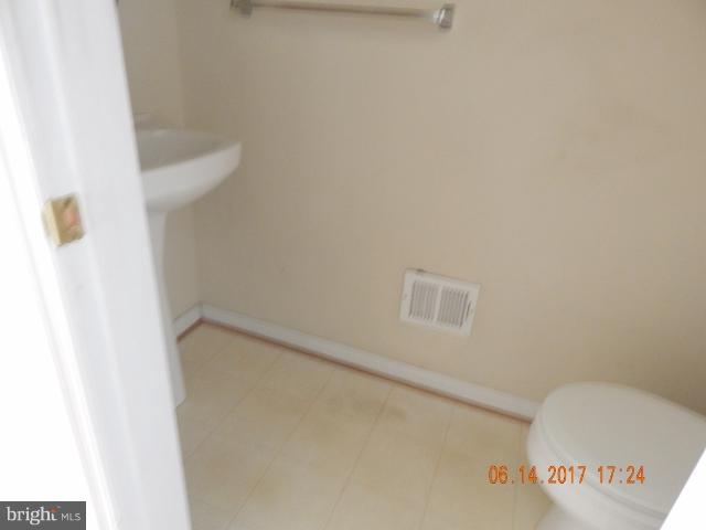 32 Decatur Drive Bunker Hill, WV 25413 - Photo 11 of 18 Bath