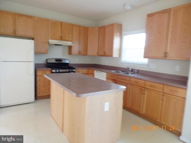 32 Decatur Drive Bunker Hill, WV 25413 - Photo 8 of 18 Kitchen