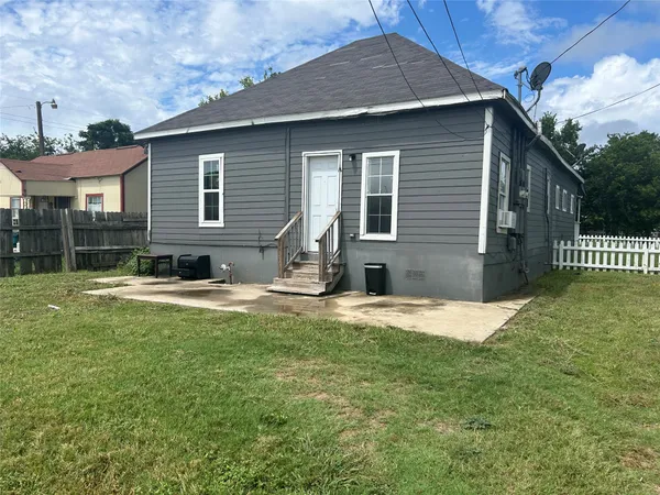 $1,250 | 400 Symes Street, Unit A, Taylor, TX 76574