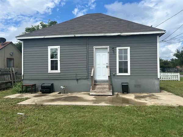 $1,250 | 400 Symes Street, Unit A, Taylor, TX 76574
