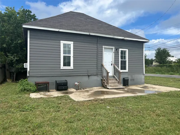 $1,250 | 400 Symes Street, Unit A, Taylor, TX 76574
