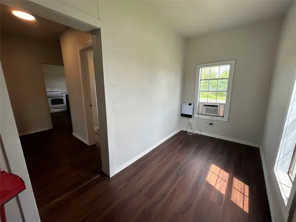 $1,250 | 400 Symes Street, Unit A, Taylor, TX 76574