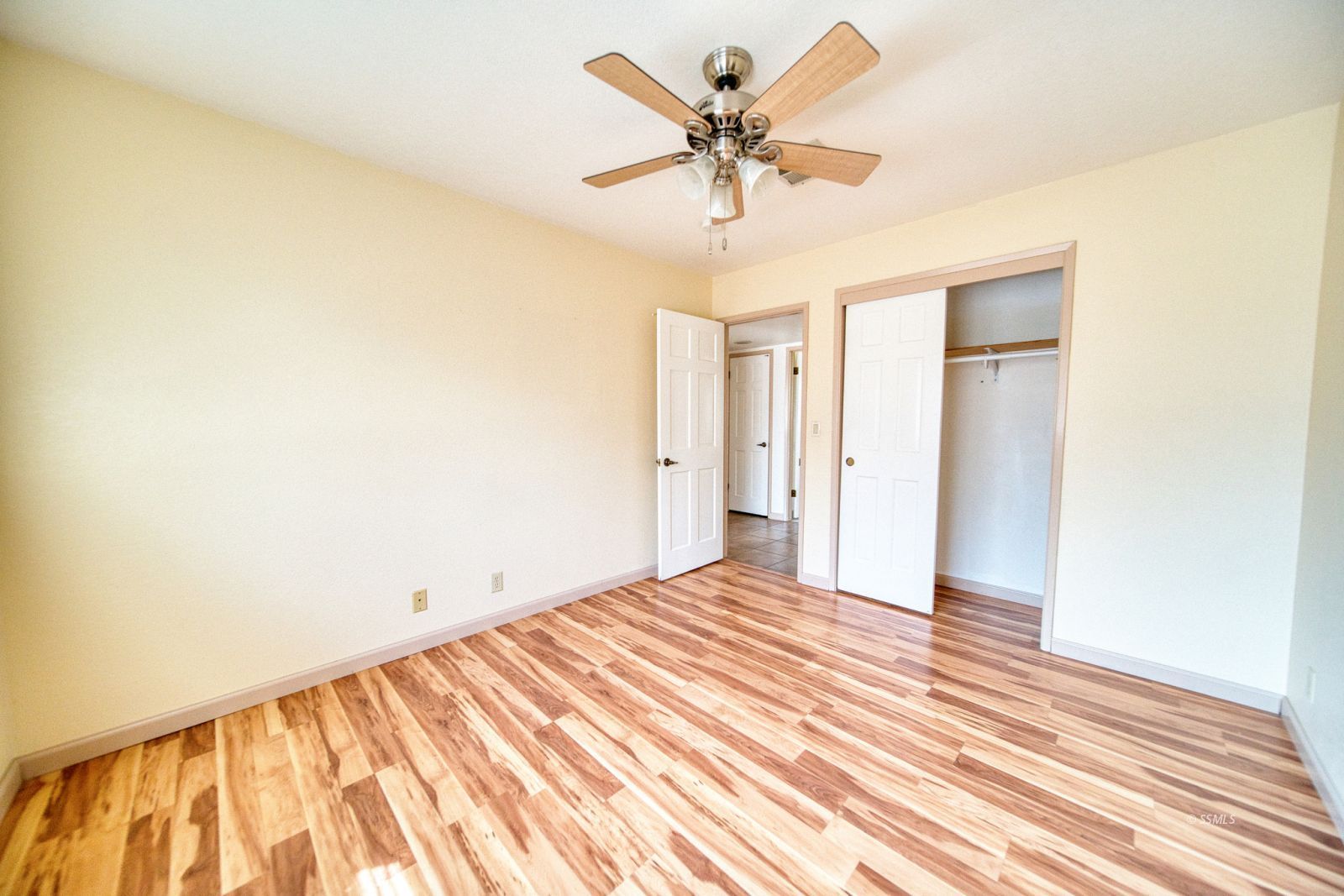 1657 Autumn Avenue Ridgecrest, CA 93555 - Photo 23 of 36 a view of a livingroom with a chandelier fan