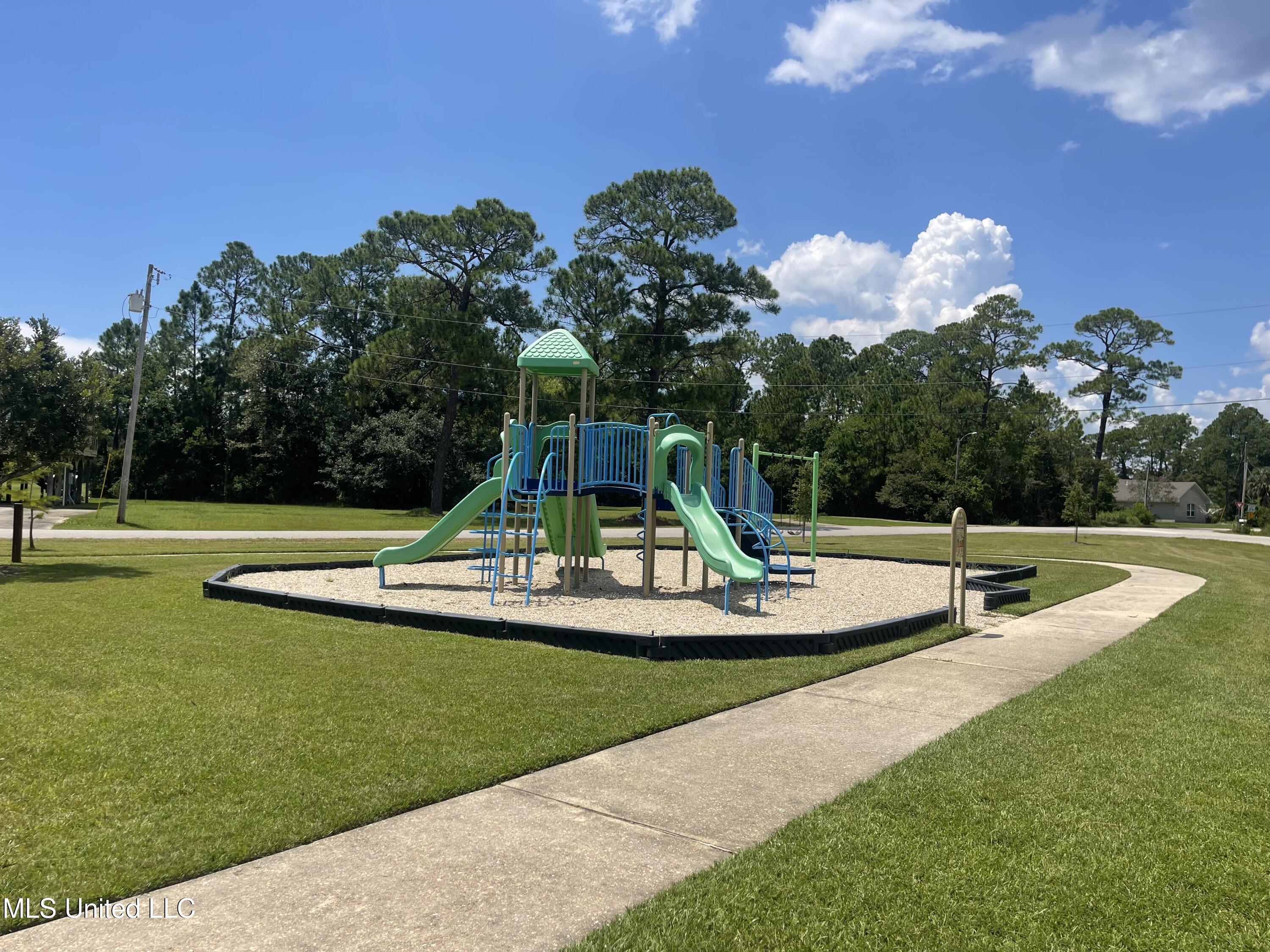 17 Poinsetta Loop Pass Christian, MS 39571 - Photo 4 of 6 IMG_2931