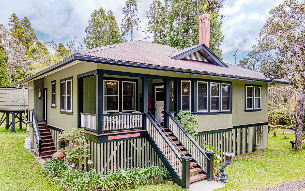 19-4029 Kilauea Road Volcano, HI 96785 - Photo 1 of 30 a front view of a house with a garden