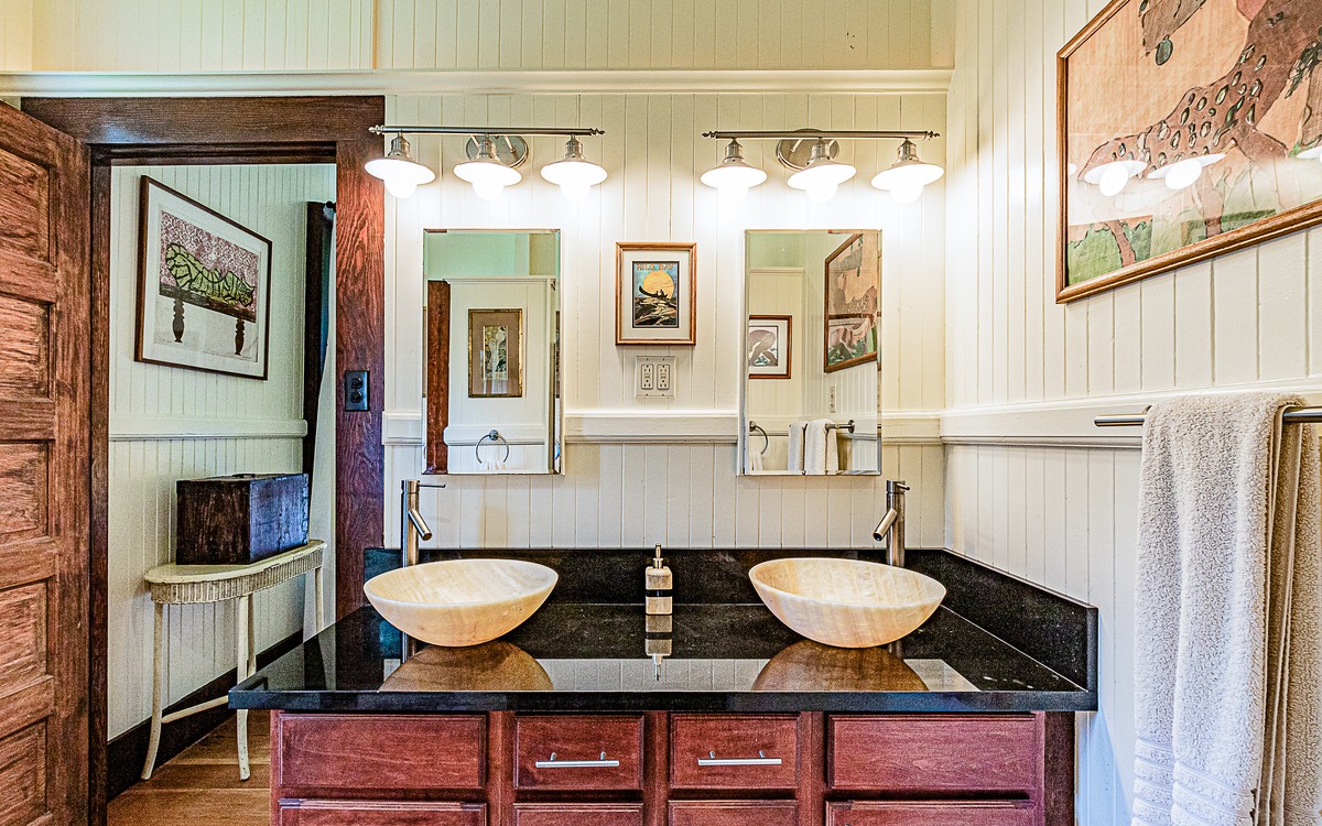 19-4029 Kilauea Road Volcano, HI 96785 - Photo 14 of 30 a bathroom with a sink and a mirror