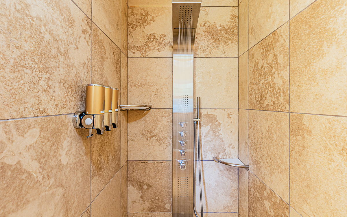19-4029 Kilauea Road Volcano, HI 96785 - Photo 28 of 30 a bathroom with a shower