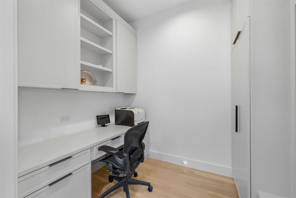 4214 Hawthorne Avenue Dallas, TX 75219 - Photo 11 of 39 a view of workspace with a window