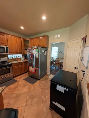 $2,450 | 130 Songful Woods Place, The Woodlands, TX 77380