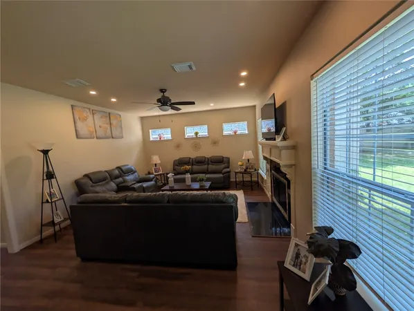 $2,450 | 130 Songful Woods Place, The Woodlands, TX 77380