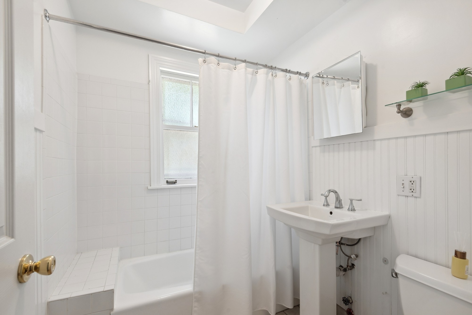 422 Hamilton Street, Unit 1 Evanston, IL 60202 - Photo 20 of 23 a bathroom with a sink a toilet and shower