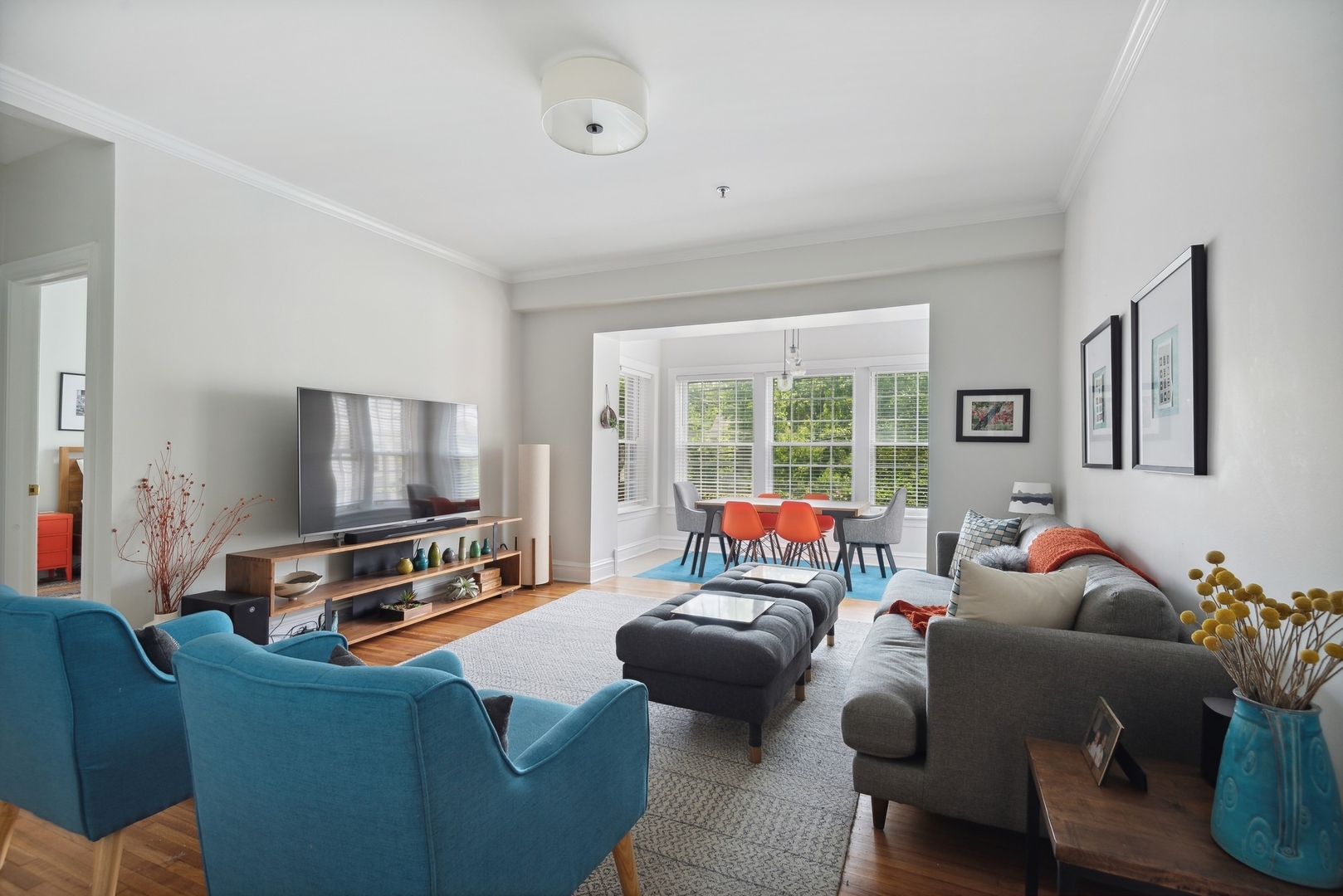 422 Hamilton Street, Unit 1 Evanston, IL 60202 - Photo 7 of 23 a living room with furniture and a flat screen tv
