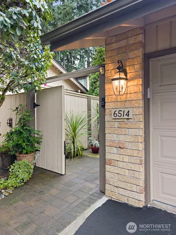 $899,000 | 6514 Northeast 171st Place, Kenmore, WA 98028