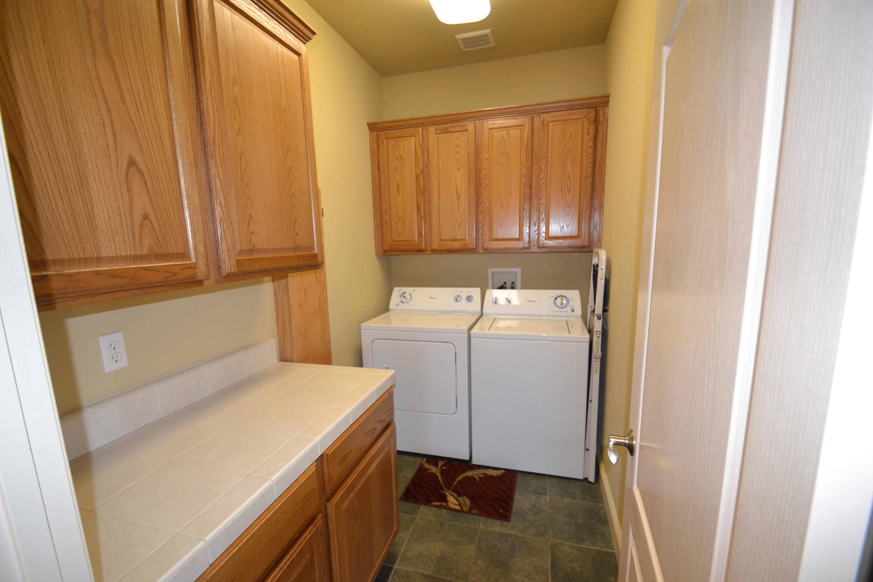 6770 Amber Ridge Drive Anderson, CA 96007 - Photo 11 of 26 Laundry Room