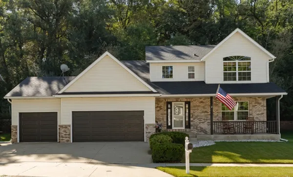 $499,999 | 1008 Southern Woods Place Southwest, Rochester, MN 55902