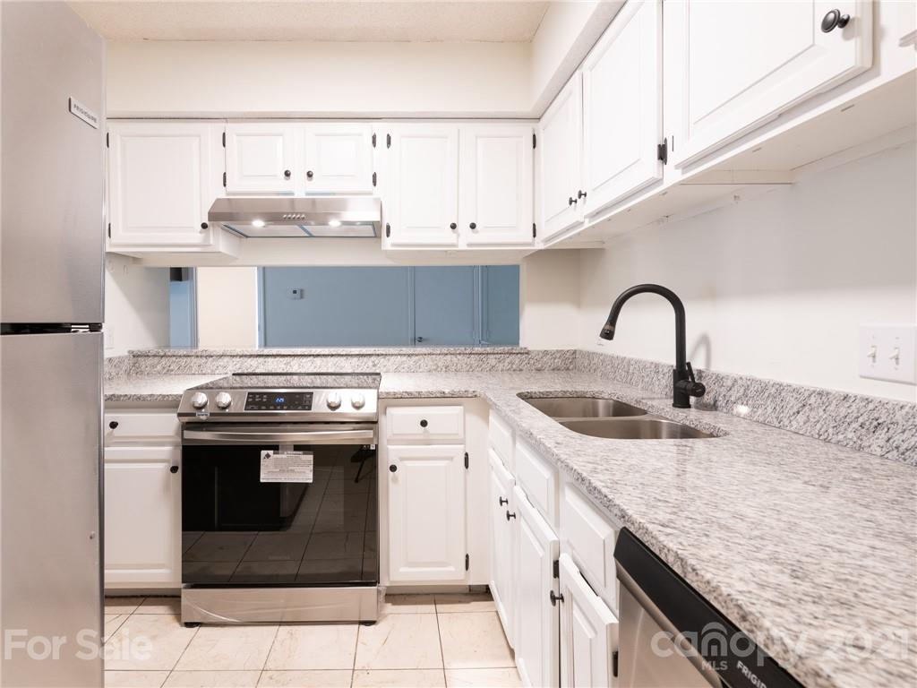1604 Sharon Road West, Unit 24 Charlotte, NC 28210 - Photo 14 of 25 a kitchen with a stove and a sink