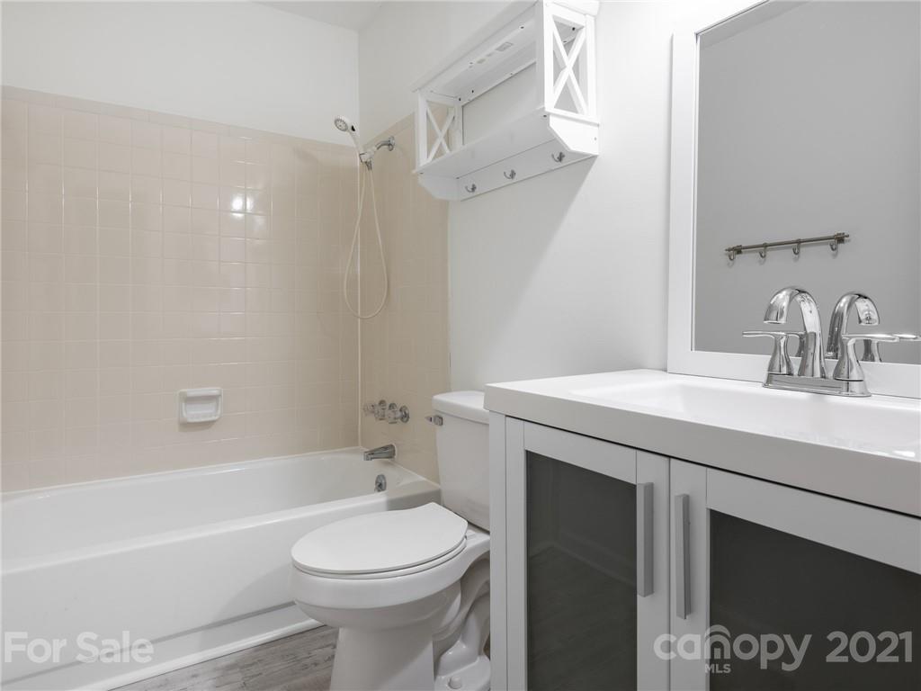1604 Sharon Road West, Unit 24 Charlotte, NC 28210 - Photo 17 of 25 a bathroom with a sink a toilet and a bathtub