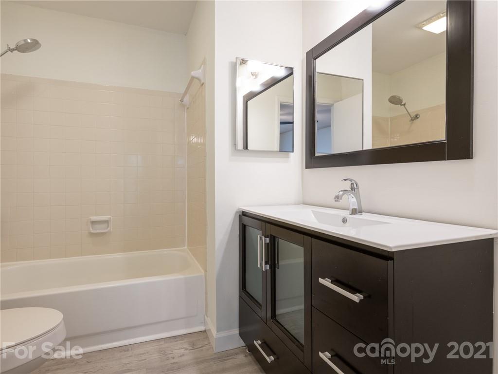 1604 Sharon Road West, Unit 24 Charlotte, NC 28210 - Photo 21 of 25 a bathroom with a sink double vanity granite tub and a mirror