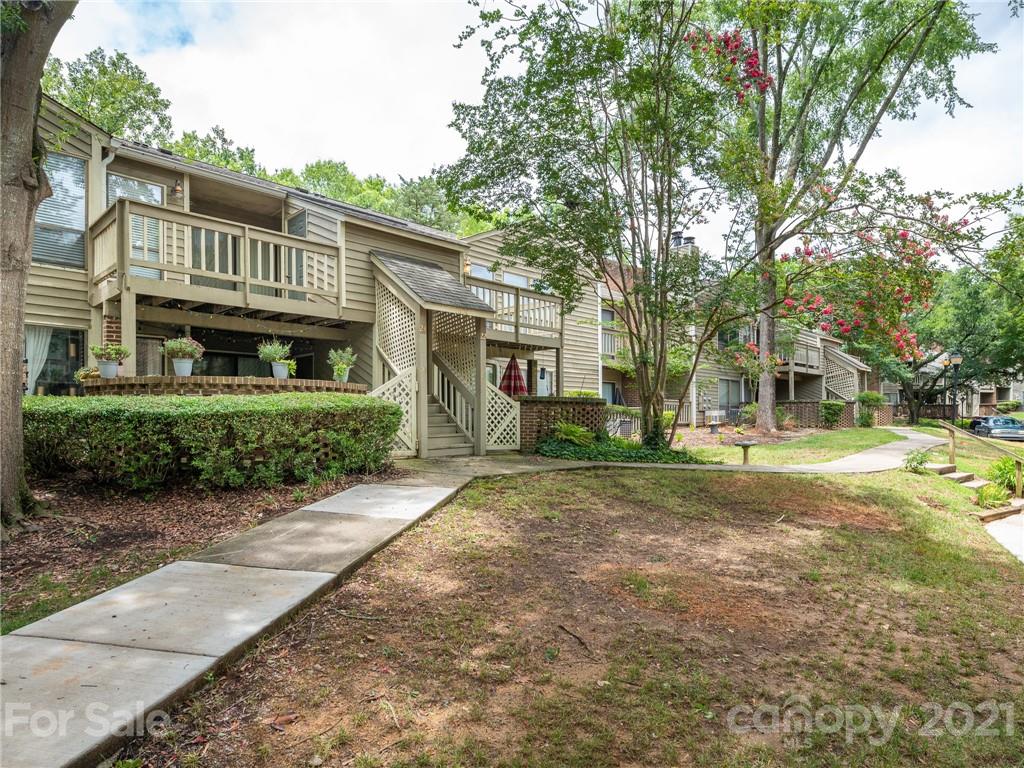 1604 Sharon Road West, Unit 24 Charlotte, NC 28210 - Photo 24 of 25 a view of a yard in front of house