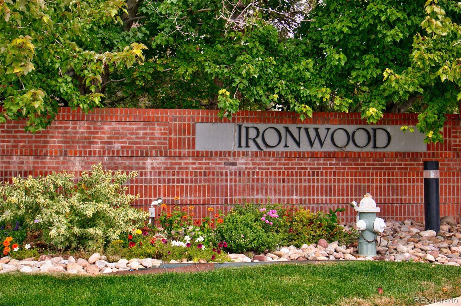 7264 Siena Way, Unit C Boulder, CO 80301 - Photo 6 of 48 a street sign that is sitting in the grass