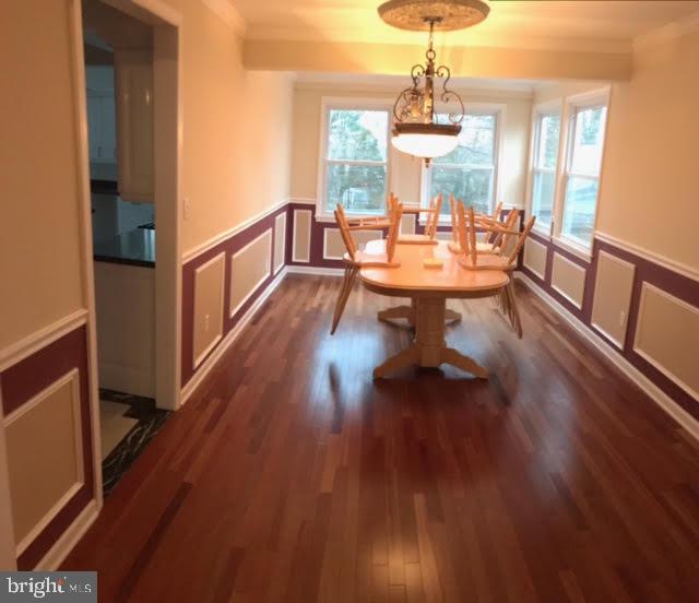 428 Haslett Road Joppa, MD 21085 - Photo 17 of 36 FORMAL DINING ROOM WITH MOLDING