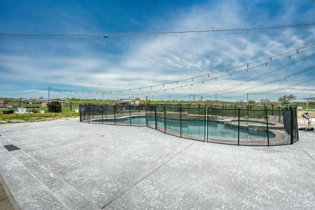 1192 Seaborn Road Ponder, TX 76259 - Photo 33 of 40 a view of outdoor space with backyard