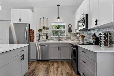 $379,000 | 6318 21st Avenue North, St. Petersburg, FL 33710