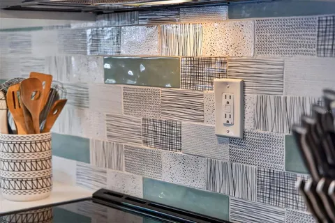 $379,000 | 6318 21st Avenue North, St. Petersburg, FL 33710