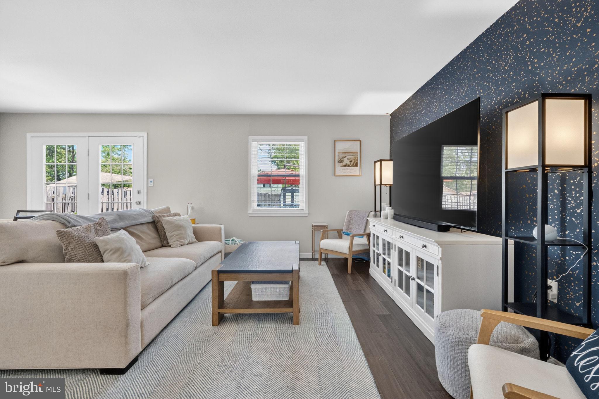 7511 Bedford Road Manassas, VA 20109 - Photo 11 of 40 Living