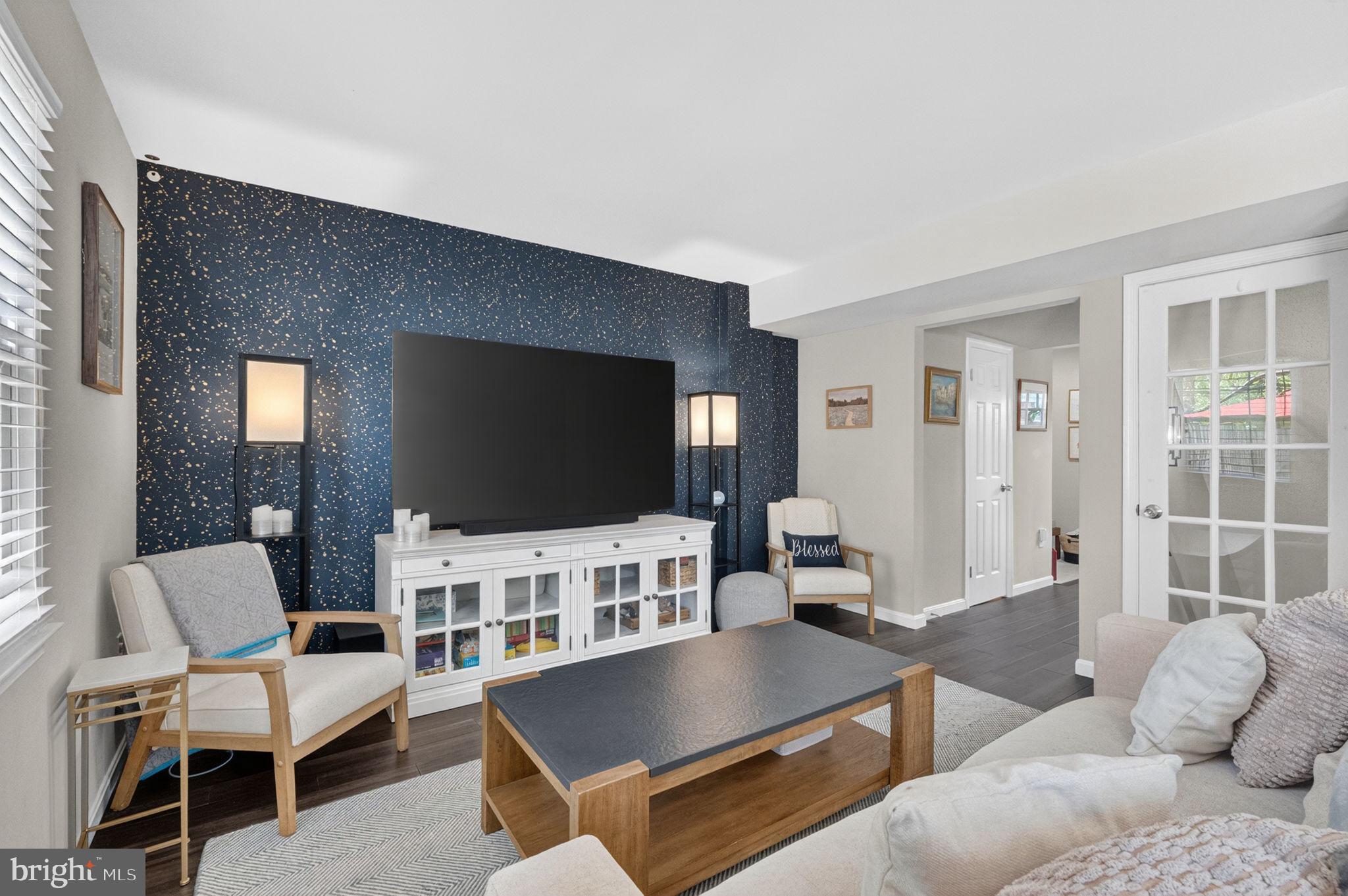 7511 Bedford Road Manassas, VA 20109 - Photo 12 of 40 Living