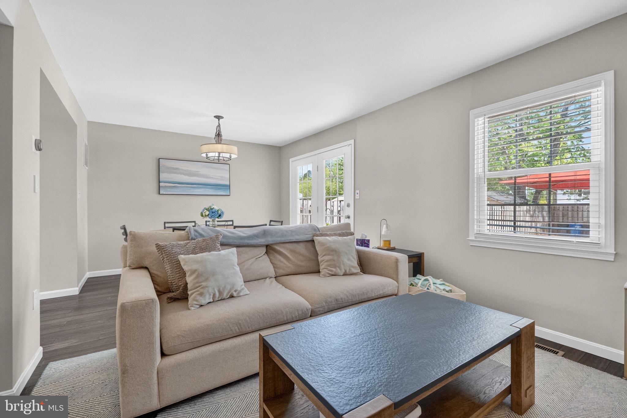 7511 Bedford Road Manassas, VA 20109 - Photo 13 of 40 Living