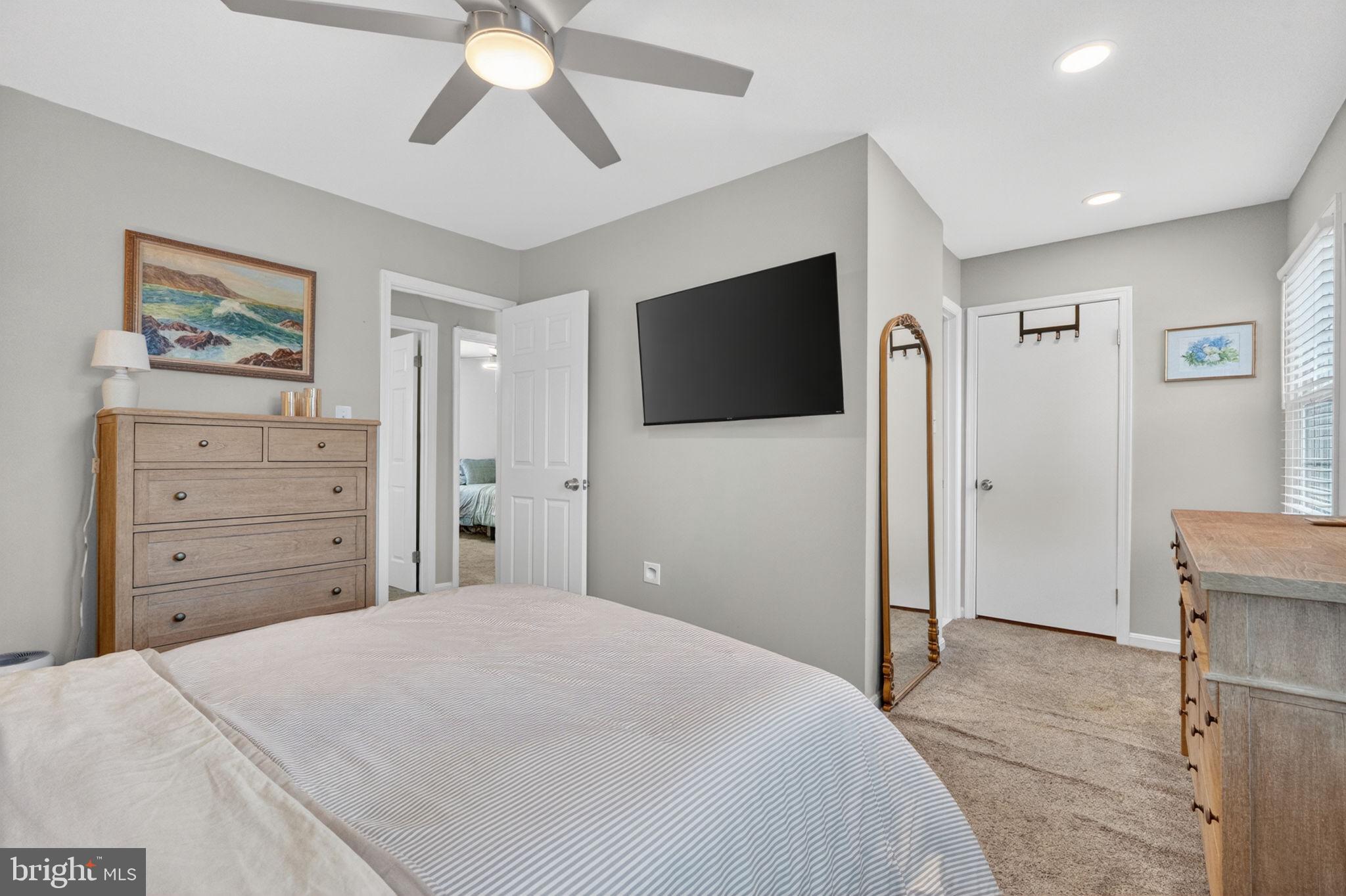 7511 Bedford Road Manassas, VA 20109 - Photo 21 of 40 Main bedroom