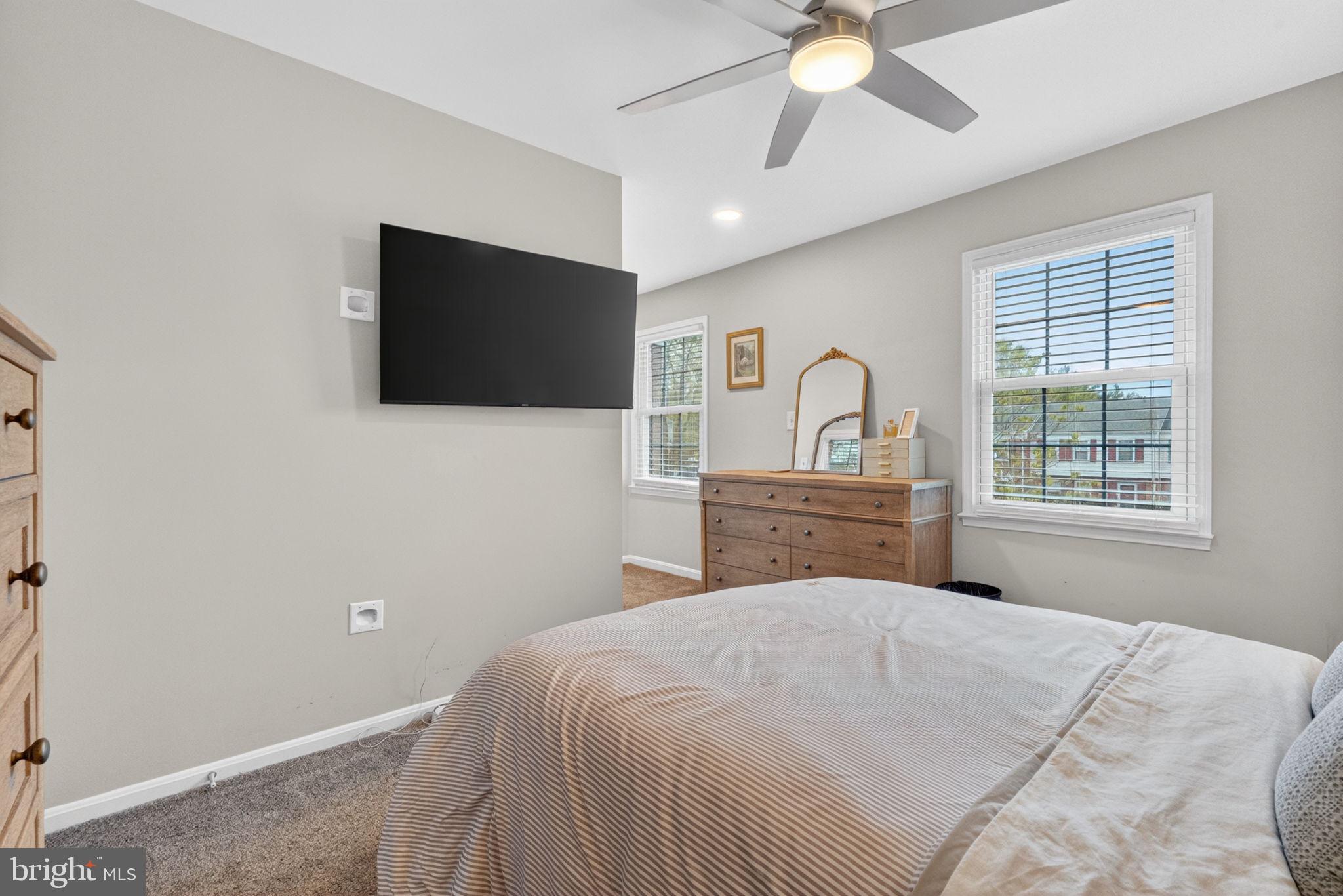 7511 Bedford Road Manassas, VA 20109 - Photo 22 of 40 Main bedroom