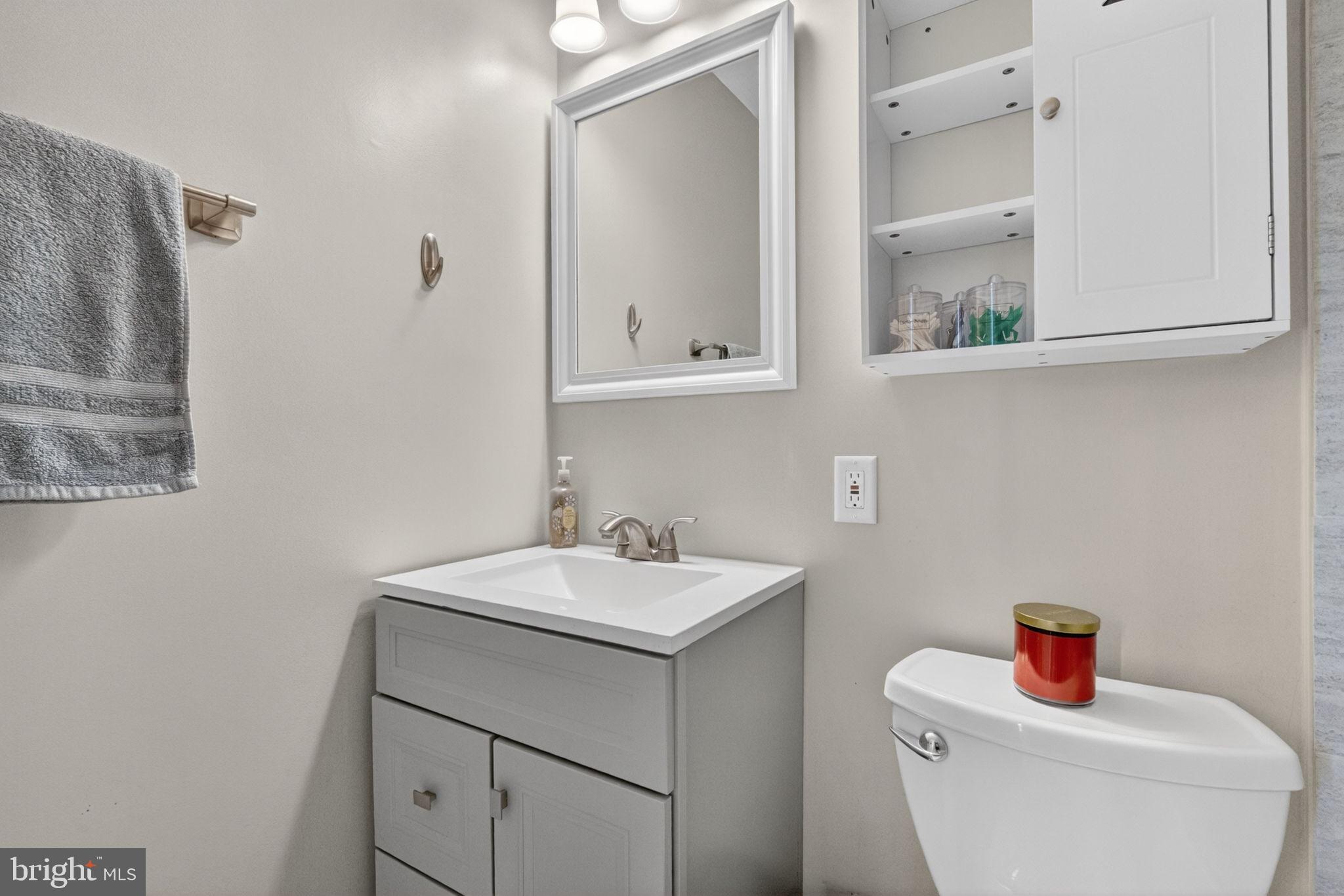 7511 Bedford Road Manassas, VA 20109 - Photo 23 of 40 Main bathroom