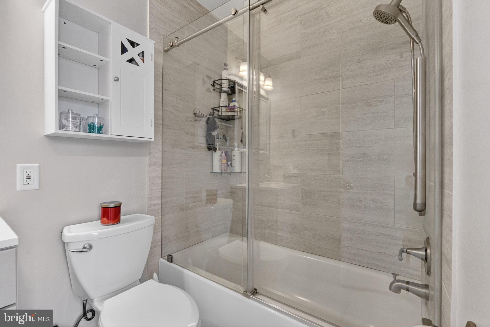 7511 Bedford Road Manassas, VA 20109 - Photo 24 of 40 Main bathroom