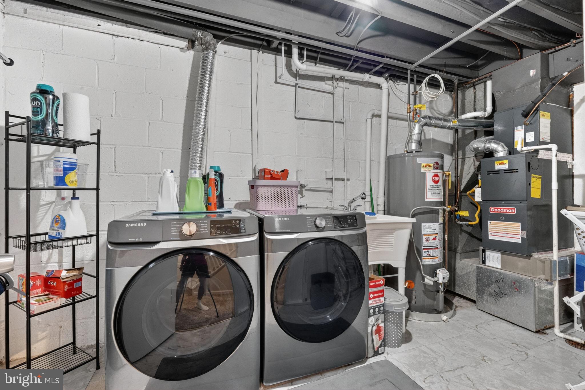 7511 Bedford Road Manassas, VA 20109 - Photo 33 of 40 Laundry & utility room