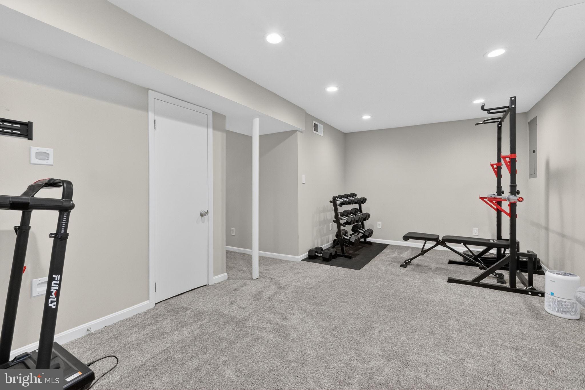 7511 Bedford Road Manassas, VA 20109 - Photo 35 of 40 Recreation room