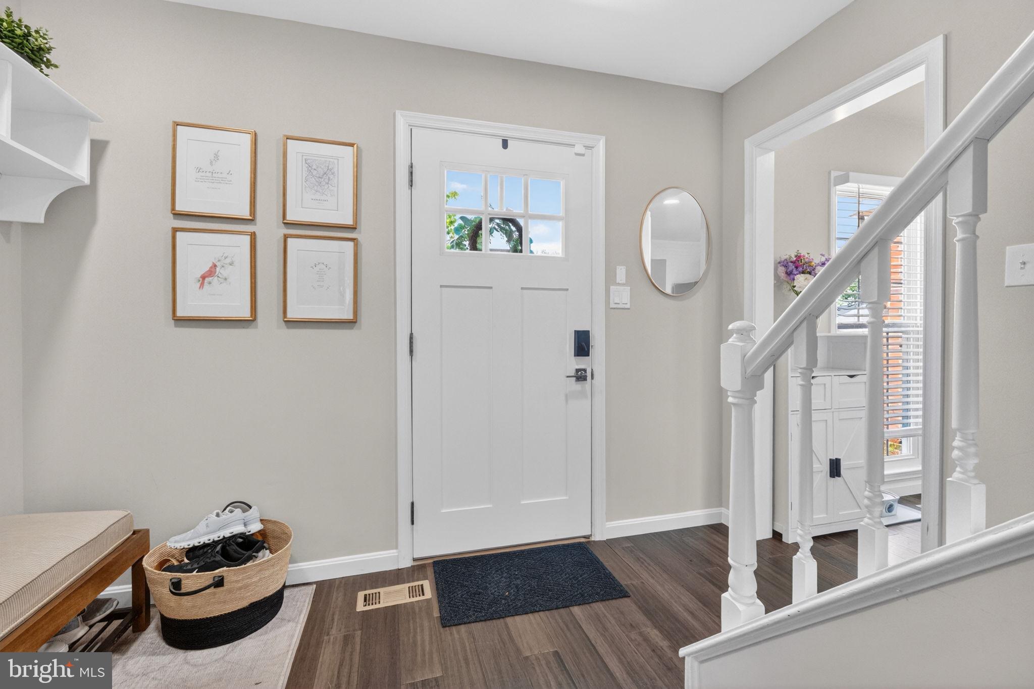 7511 Bedford Road Manassas, VA 20109 - Photo 4 of 40 Foyer