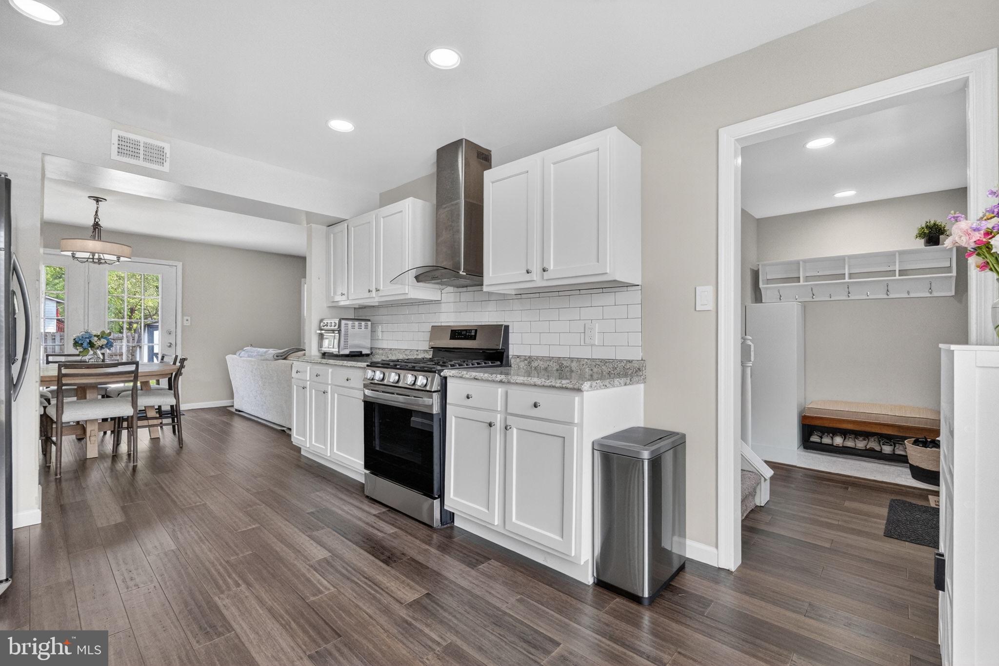 7511 Bedford Road Manassas, VA 20109 - Photo 5 of 40 Kitchen