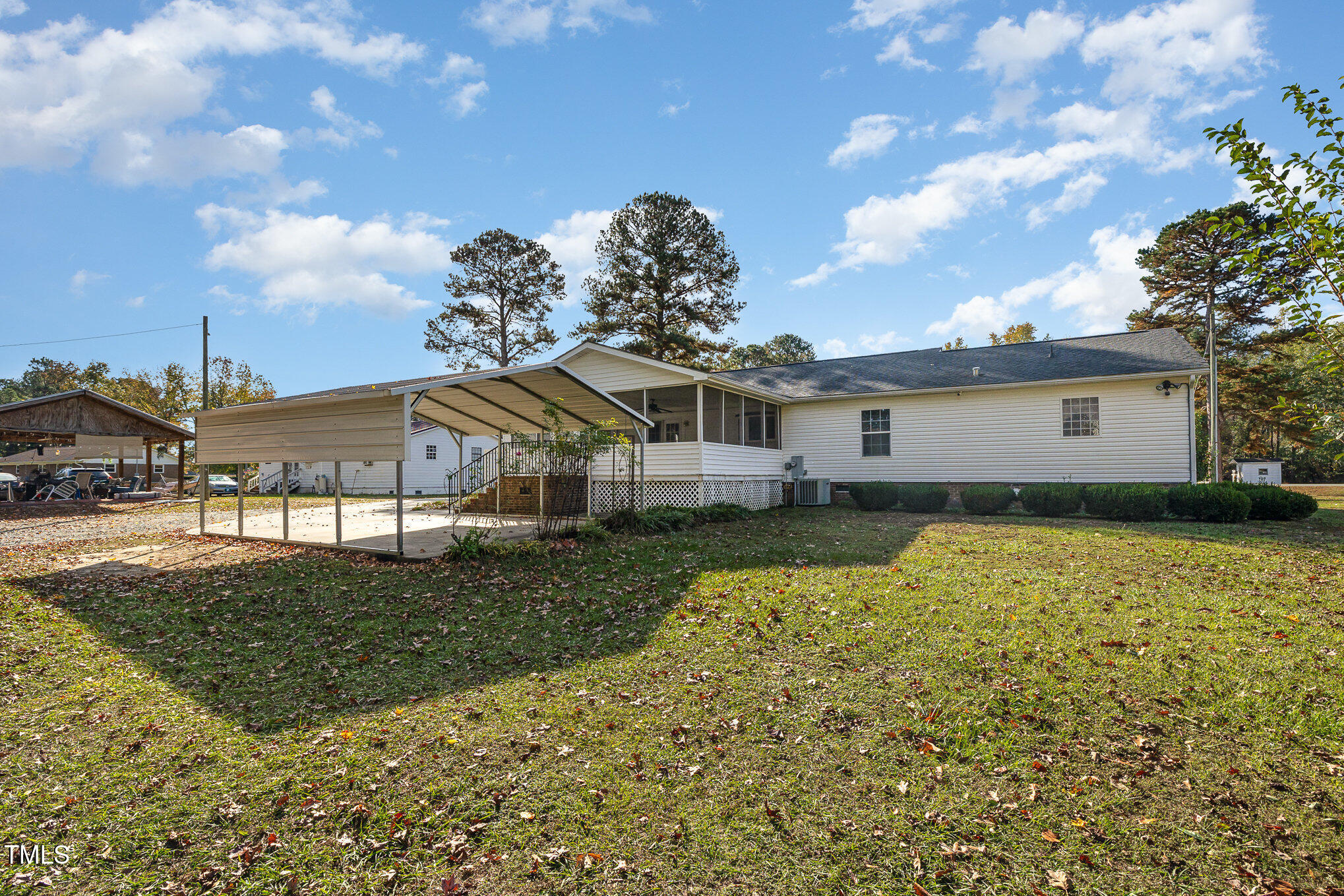 220 Hanson Road Clinton, NC 28328 - Photo 15 of 19 025_file_3