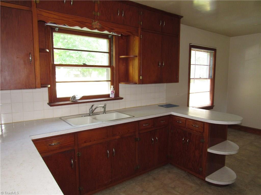385 College Street Rural Hall, NC 27045 - Photo 7 of 19