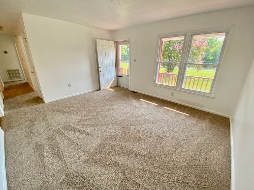 577 Schutt Road Burkeville, VA 23922 - Photo 4 of 20 Gallery Image 4