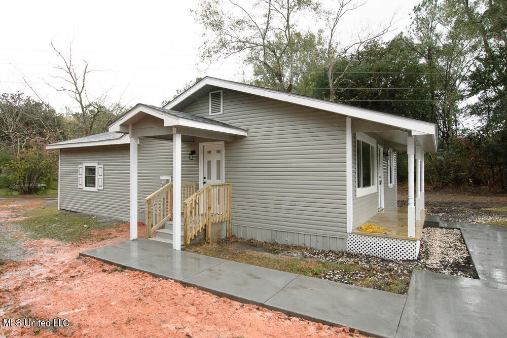 7600 Fish Hawk Road Gautier, MS 39553 - Photo 2 of 11 DSC_0004
