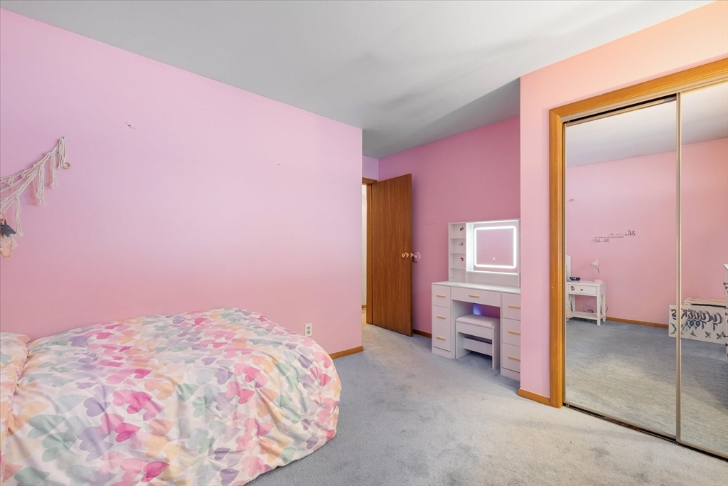 27 Mumford Road Sutton, MA 01590 - Photo 14 of 31